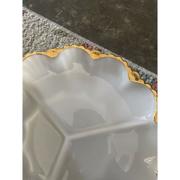 Anchor Hocking Milk‎ Glass Three-Section Serving Plate with Gold Rim - Picture 4 of 5
